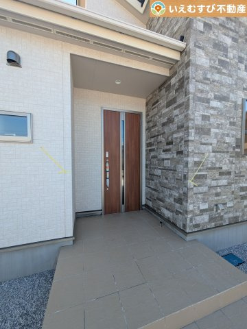 BLOOMING GARDEN　行田市富士見町2丁目2期の玄関