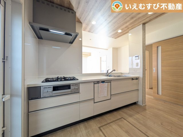 BLOOMING GARDEN　行田市富士見町2丁目2期のキッチン|機能性収納性に溢れるキッチン。
収納もたっぷり付いていてすっきり片付く！毎日楽しくお料理が出来そうです！