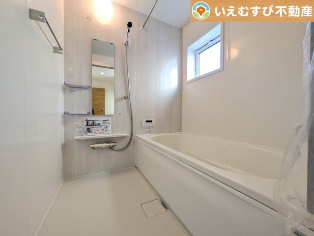 BLOOMING GARDEN　行田市富士見町2丁目2期の浴室|ナチュラルな色合いで落ち着いた空間
優しい色合いでくつろぎの浴室。ゆっくり過ごしながら疲れを取りましょう♪