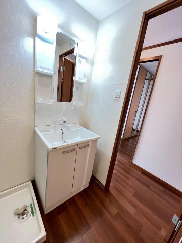 ソレイユ段上の洗面所|洗髪洗面化粧台