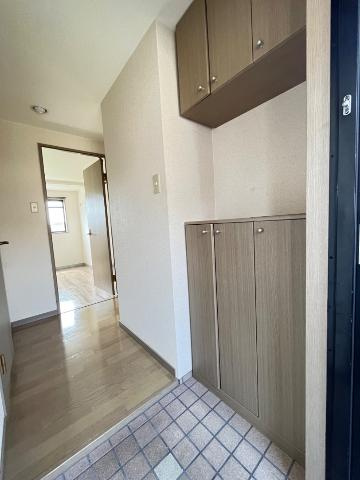 ソレイユ段上の玄関|玄関