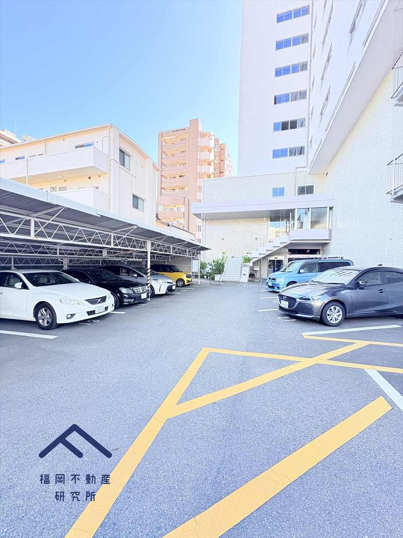 春日原パークマンションの駐車場