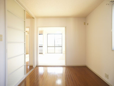 【寝室】 | ラフォーレいずみ野A | 清潔感のあるきれいな洋間です♪