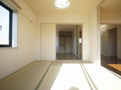 【和室】 | ラフォーレいずみ野A | お部屋がスッキリ！充実収納付きです♪