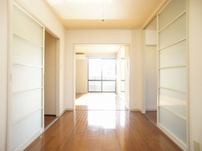 【居間・リビング】 | ラフォーレいずみ野A | 快適に過ごせるエアコンが付いています♪