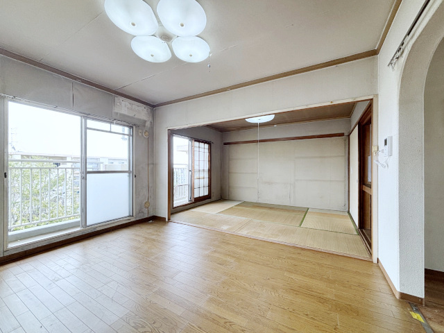 みずほ台団地９-２号棟の居間・リビング|ゆったり過ごせるリビングです