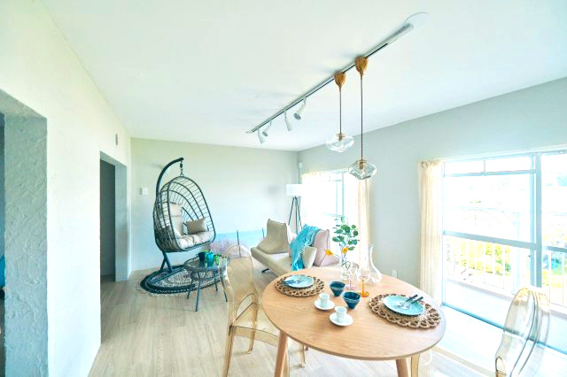 海見え！「逗子桜山ニューライフA棟」4階　富士山・江ノ島・逗子海岸を臨むの居間・リビング|明るいリビング