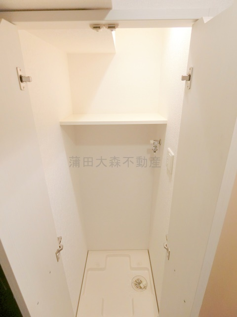 Amavel大森の設備|棚付きの洗濯機置き場
