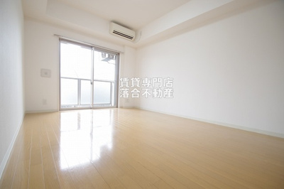 【居間・リビング】 | アーバンフラッツ八王子みなみ野 | 落ち着いた色調の明るいお部屋♪