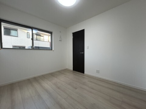 シエーナ川西中央２の洋室