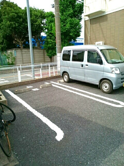 サンメゾン緑ヶ丘の駐車場
