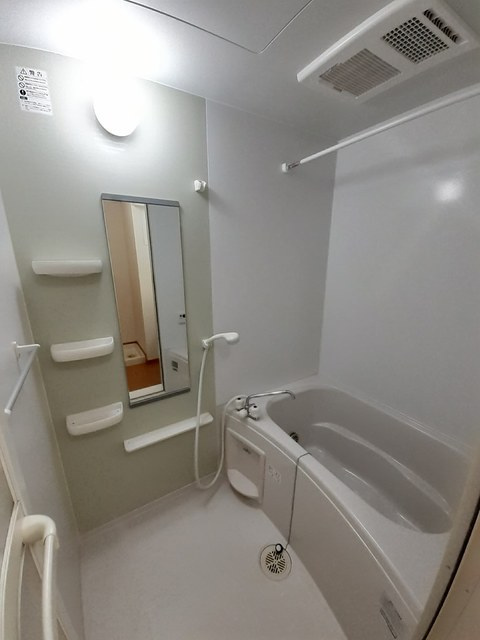 サンメゾン緑ヶ丘の浴室