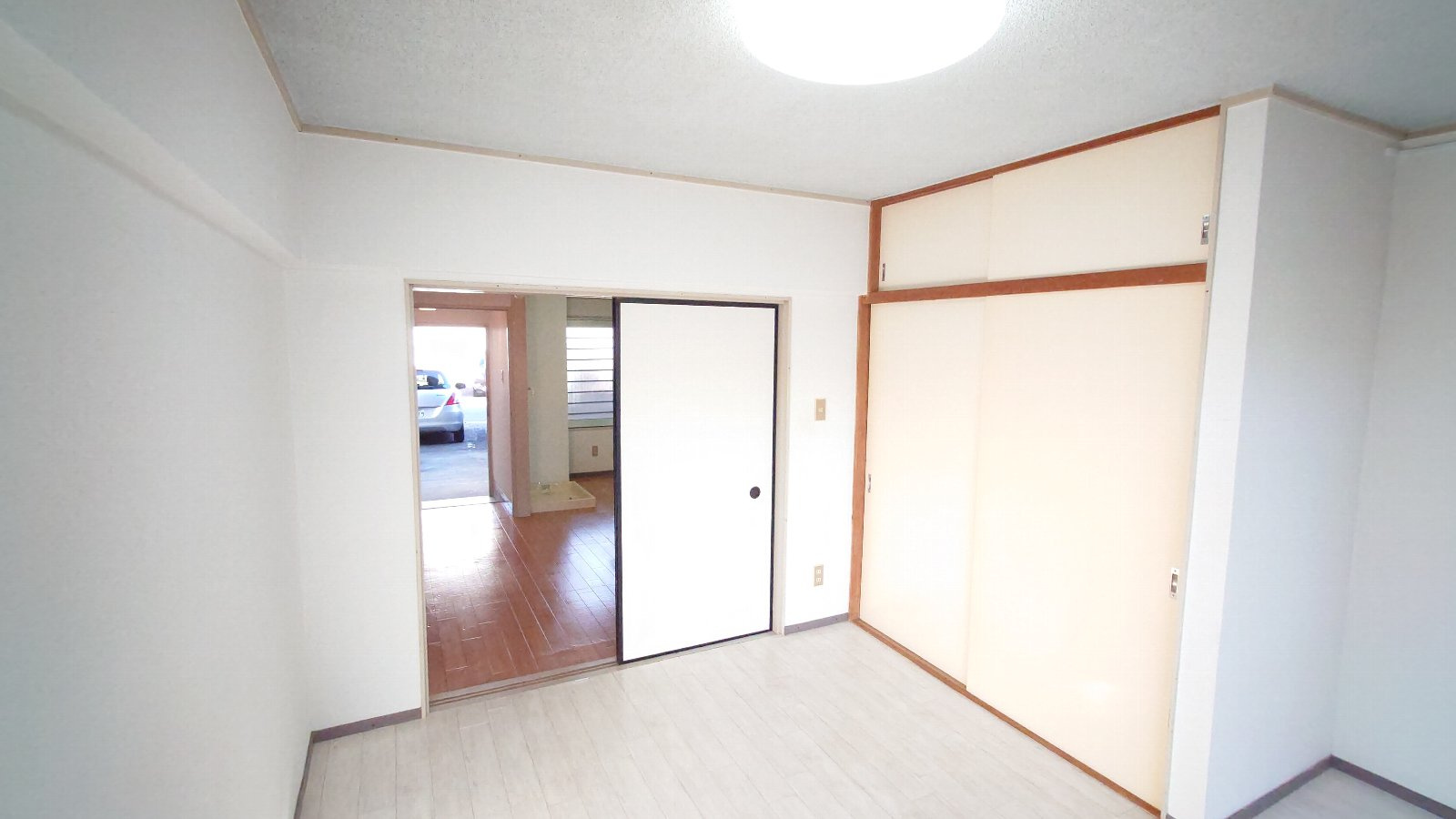 ラポールの洋室