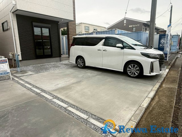 新築戸建　茅ヶ崎市柳島2丁目の駐車場|お子様の自転車やバイクの置場を確保できるゆとりの駐車スペース♪