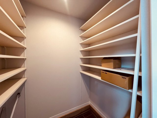 【玄関】 | 大田区矢口３丁目　新築戸建て | 玄関にはSICがあり、靴などスッキリ収納でき玄関も広々♪