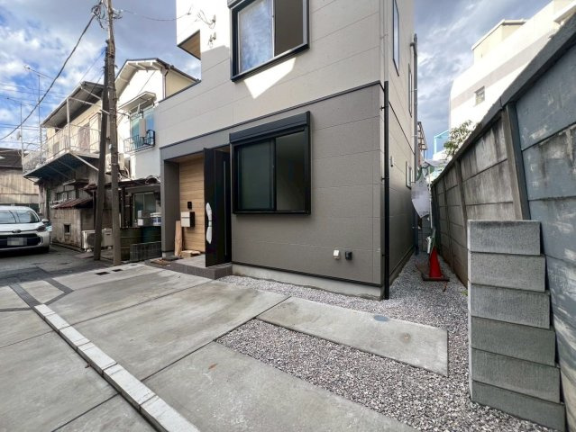 【駐車場】 | 大田区矢口３丁目　新築戸建て | 駐車しやすいスペース確保でマイカーも安心です