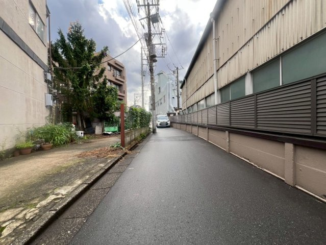 【前面道路含む現地写真】 | 大田区矢口３丁目　新築戸建て | 落ち着いた住宅街でゆったり過ごせる住環境です