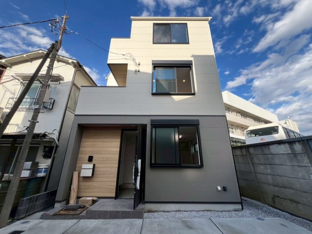 【外観】 | 大田区矢口３丁目　新築戸建て | 清潔感あふれる外観で、明るく上品な印象を与えます