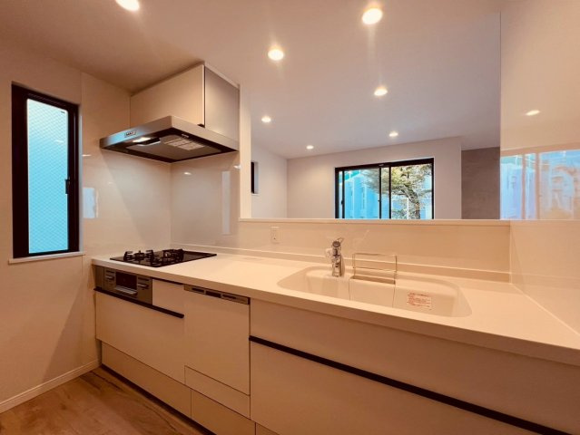 【キッチン】 | 大田区矢口３丁目　新築戸建て | 収納豊富で最新設備を搭載した充実のキッチンでお料理も楽しく