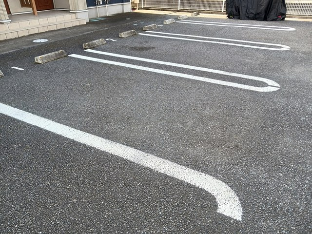 グラースクローⅠの駐車場