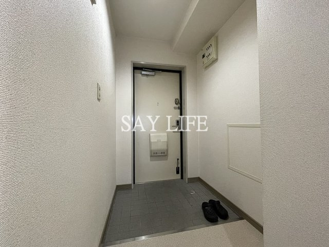 ロイヤル鶴見の玄関