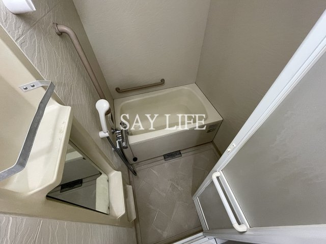 ロイヤル鶴見の浴室