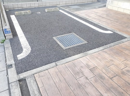 プラシードの駐車場