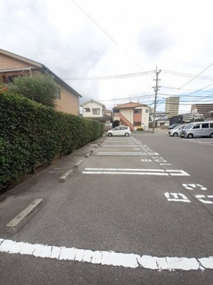 【駐車場】 | マーヴェラス竹原Ｂ | 駐車場完備です