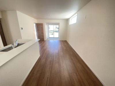 【居間・リビング】 | うるま市与那城屋慶名（全3棟） | ※同仕様写真です