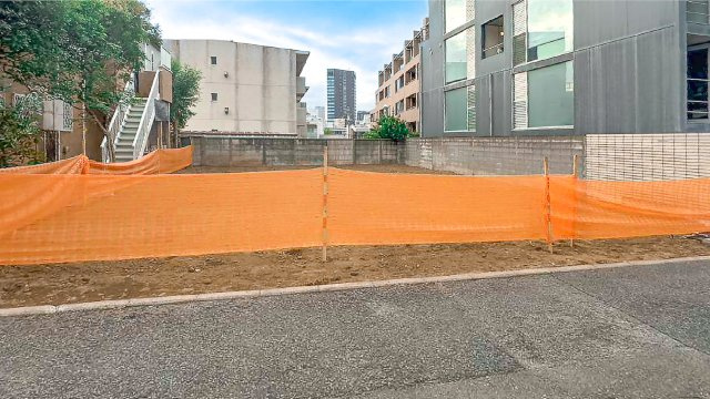 宅地分譲［渋谷区神宮前３丁目］の前面道路含む現地写真|千代田線『表参道』駅まで徒歩９分／山手線『原宿』駅まで徒歩１２分
