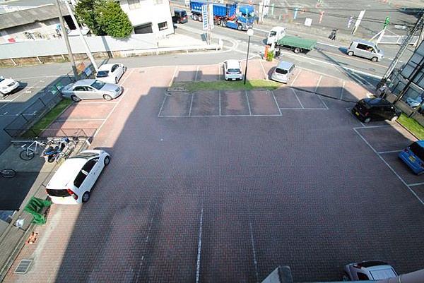 インポート久留米ルビーV【キャッシュバック対象物件】の駐車場|駐車場があるので、車を買う予定の方も安心です