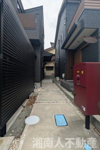 藤沢市辻堂元町２丁目戸建ての外観|前面道路含む現地写真です