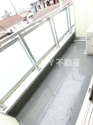 【バルコニー】 | リブリ・和平 | 暖かな日差しのふりそそぐバルコニー