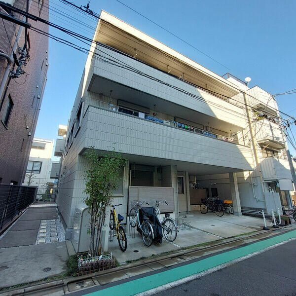 アドーニスの外観|■建物構造：鉄骨造■築年月：2015年08月