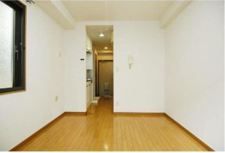 【居間・リビング】 | ローレル三ツ輪 | 広々洋室