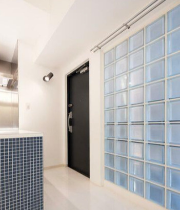 ルクレ堺筋本町レジデンスの玄関