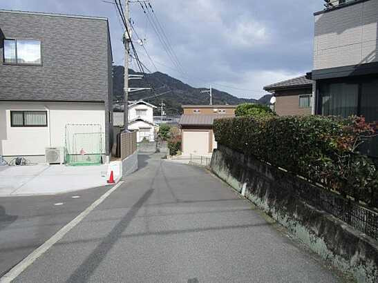 【前面道路含む現地写真】