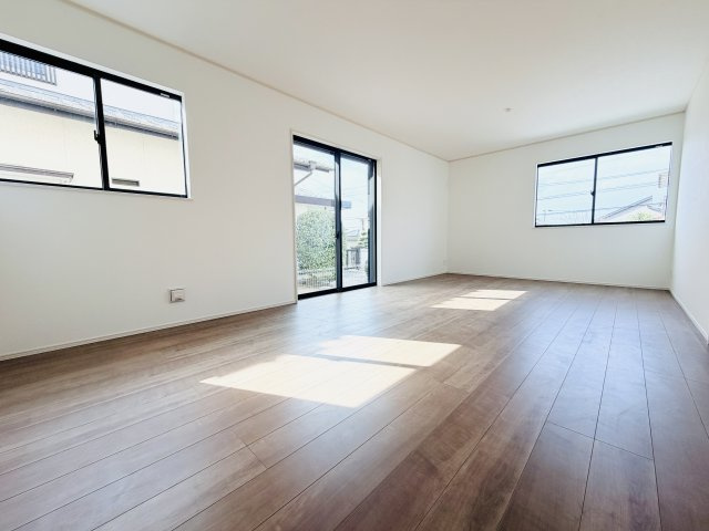 東区美和台５丁目136番　B号棟の居間・リビング