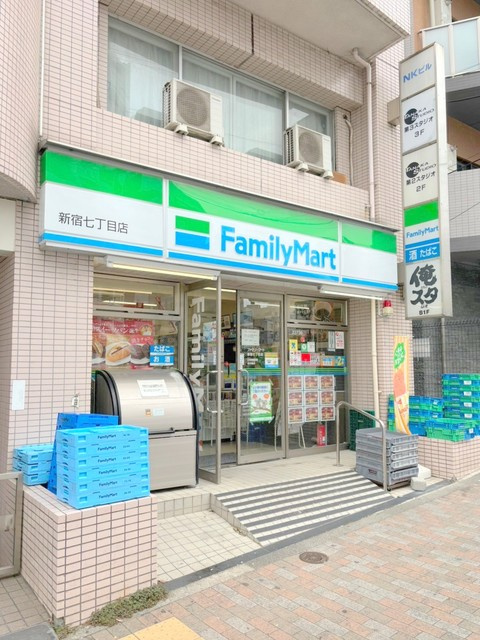 アーバンハイツのその他|ファミリーマート新宿七丁目店