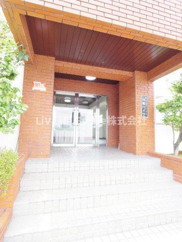 川端ハイツのエントランス