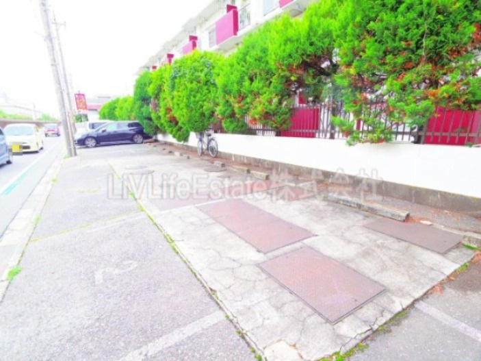 川端ハイツの駐車場