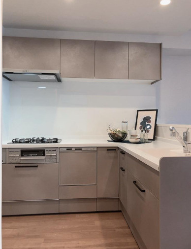 パレ・シェール芦屋東山のキッチン|使い勝手のよいL字型キッチン、食洗器、浄水器付き