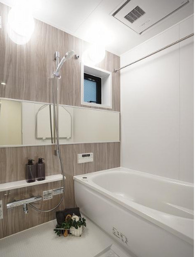 パレ・シェール芦屋東山の浴室|浴室乾燥機付き、追焚機能付き