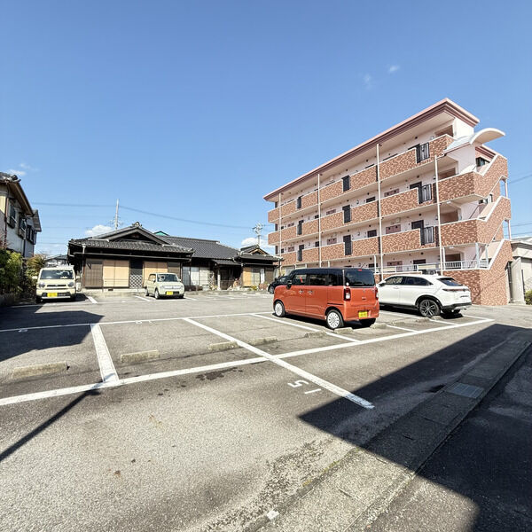 ラナ・パラッツォの駐車場