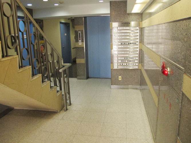 ナカモビルのエントランス