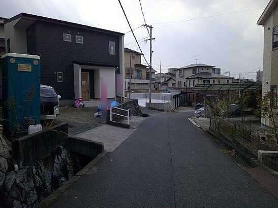 【前面道路含む現地写真】