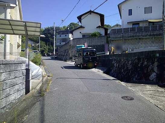 【前面道路含む現地写真】