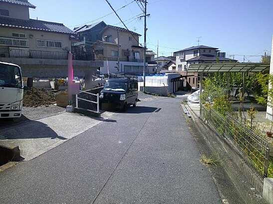 【前面道路含む現地写真】