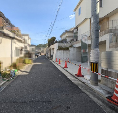 【前面道路含む現地写真】