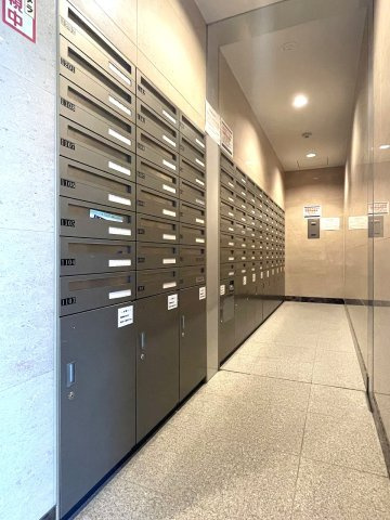 アルファステイツ広公園のその他共用部分|不在時に安心の宅配ボックスを完備。防犯カメラやモニター付きインターホン等セキュリティも充実しています